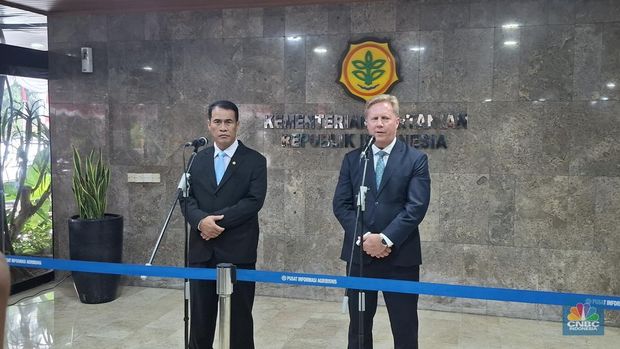 Menteri Pertanian (Mentan) Andi Amran Sulaiman menerima kunjungan Menteri Perdagangan, Agrikultur, Investasi, dan Kehutanan Selandia Baru Todd McClay di Jakarta, Kamis (7/8/2025). (CNBC Indonesia/Chandra)