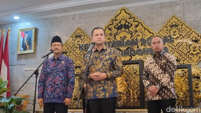 Menteri Transmigrasi Ifitah Sulaiman bersama Menteri Sosial Saifullah Yusuf.