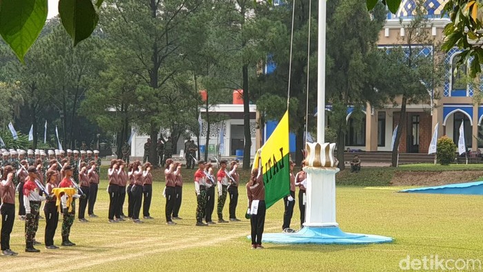 Momen latihan gabungan pertama Paskibraka Nasional 2025.