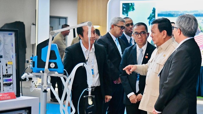 Momen Presiden Prabowo Hadiri KSTI 2025 Presiden Republik Indonesia (RI) Prabowo Subianto meresmikan Konvensi Sains dan Teknologi Indonesia (KSTI) 2025. Di depan ribuan periset yang hadir, ia menyampaikan beberapa pesan.