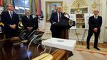 Momen Trump Umumkan Apple Tambah Investasi Fantastis Rp 1.631 T ke AS
