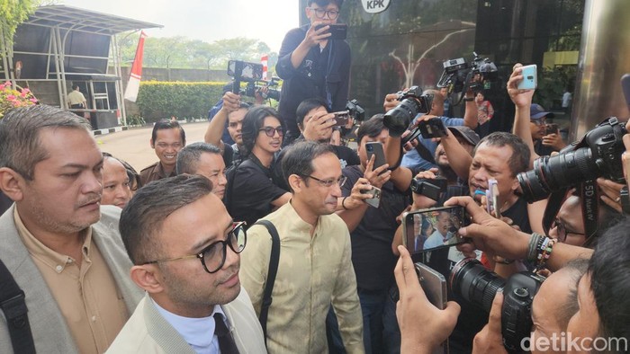 Nadiem dan Pengacaranya di KPK