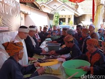 Melihat Tradisi Ngumbahkeun Pusaka di Desa Nunukbaru Majalengka