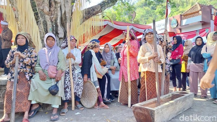 Ngumbahkeun Pusaka di Majalengka.