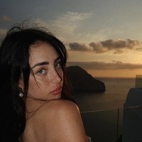 Sebelum digosipkan dekat dengan Lamine Yamal, pelantun ‘Ella no es tuya’ ini disebut pernah dipacari bintang Chelsea, Enzo Fernandez. Foto: dok. Instagram @nicki.nicole