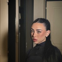 Nicki Nicole, yang memiliki nama asli Nicole Denise Cucco, lahir di Rosario, Argentina, pada 25 Agustus 2000. Ia akan genap berusia 25 tahun bulan ini, sementara Yamal baru menginjak usia 18 tahun, membuat Nicki enam tahun lebih tua dari pemain muda andalan FC Barcelona itu. Foto: dok. Instagram @nicki.nicole