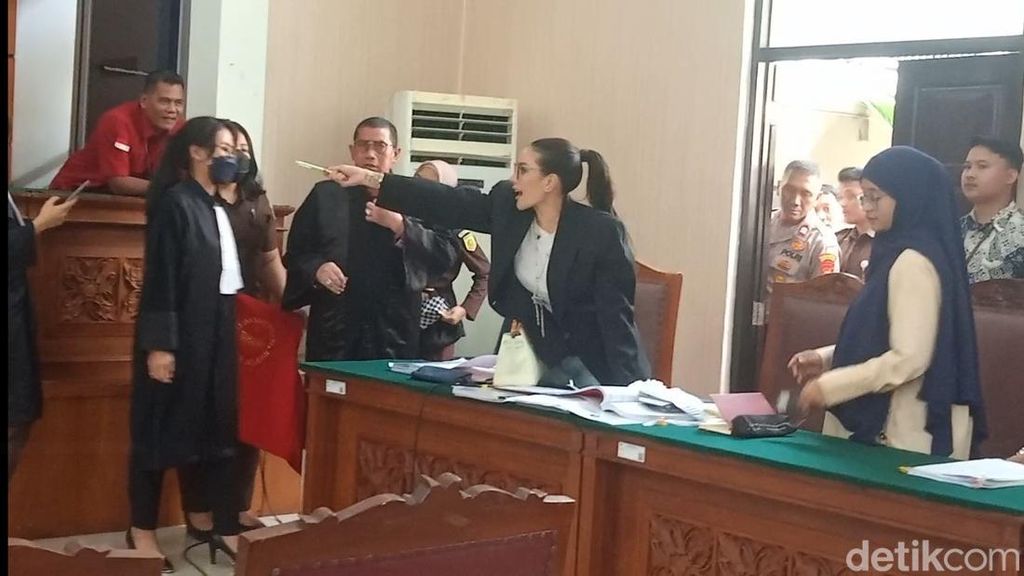 Sidang Ricuh, Nikita Mirzani Marah Saksi Doktif Disela Jaksa