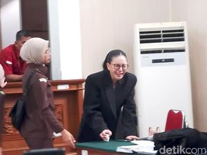 Saat Nikita Mirzani Histeris Mau Sidang Tetap Dilanjut, tapi Diminta Hakim ke RS
