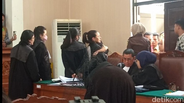 Nikita Mirzani di PN Jakarta Selatan.