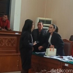 Tangis Nikita Mirzani dan Doktif Sebut Suami Reza Gladys Beri Rp 20 M demi Produk
