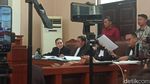 Nikita Mirzani Ngamuk Lagi di Sidang Melawan Reza Gladys