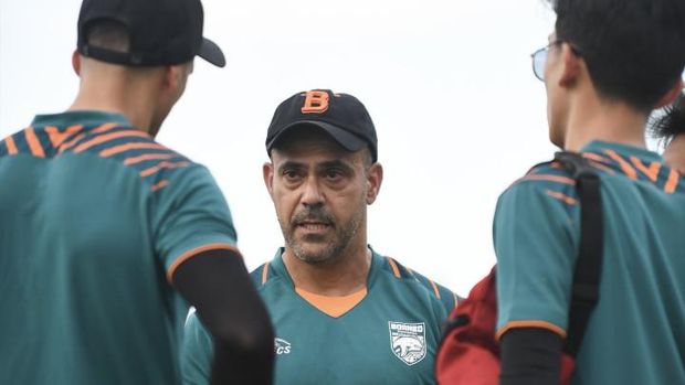 Pelatih Borneo FC Fabio Lefundes Pelatih Borneo FC Fabio Lefundes mengaku sudah memiliki gambaran soal line up di laga perdana.