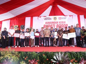Bupati Bogor Tinjau Pelaksanaan Gebyar Pelayanan Terpadu di Cijeruk