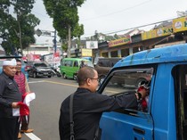 Maknai HUT RI, Pemkab Bogor Lakukan Gerakan Pembagian Bendera Merah Putih