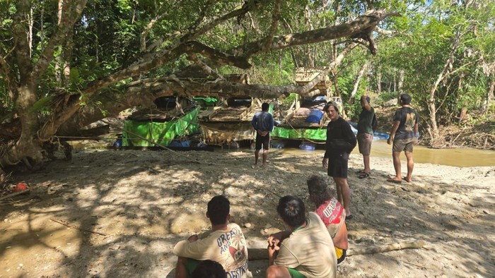 Penambangan Emas Ilegal di Sungai Sekadau