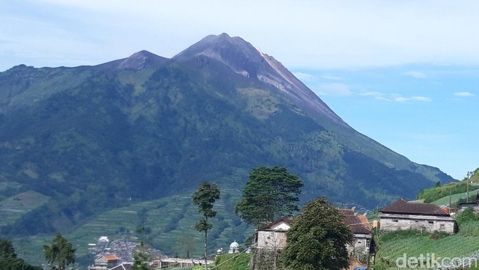 Penampakan Gunung Merapi dari wilayah Boyolali. Foto diunggah Kamis (7/8/2025).
