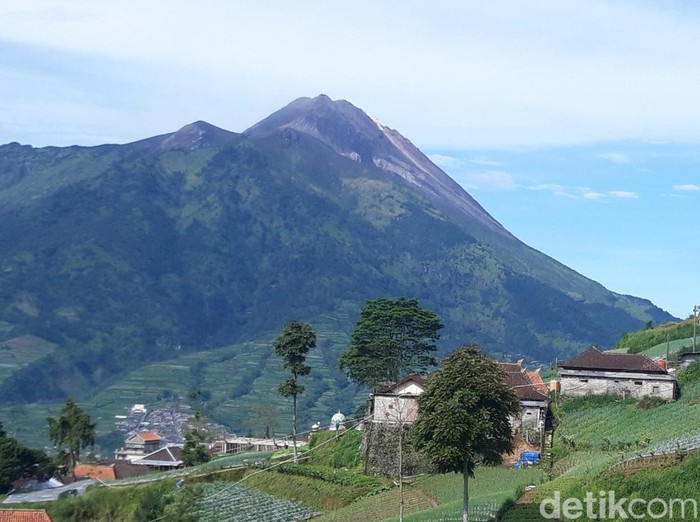 Penampakan Gunung Merapi dari wilayah Boyolali. Foto diunggah Kamis (7/8/2025).