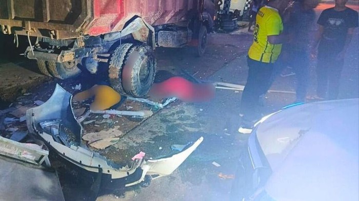 Perempuan pejalan kami tewas di tempat terseret setelah tertabrak mobil. Foto: Dokumentasi Humas Polres Kubu Raya