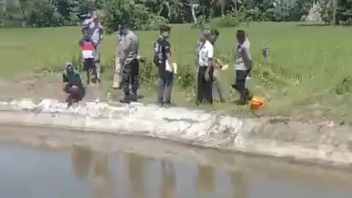 Warga di Kabupaten Polewali Mandar (Polman), Sulawesi Barat (Sulbar) dibuat geger dengan penemuan mayat bayi perempuan di saluran irigasi.