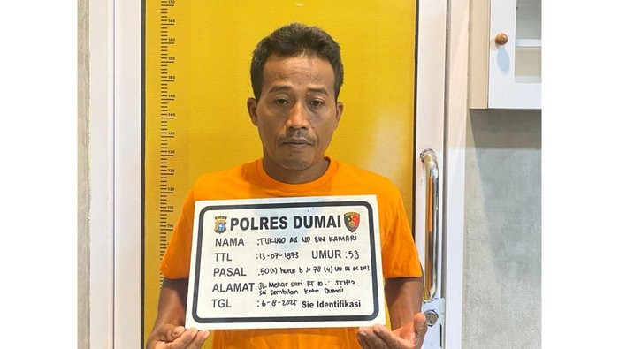 Polres Dumai menangkap pria yang membuat 20 hektare lahan di Batu Teritip terbakar berhari-hari. Pelaku bernama Tukino alias No ditangkap pada Rabu (6/8/2025).
