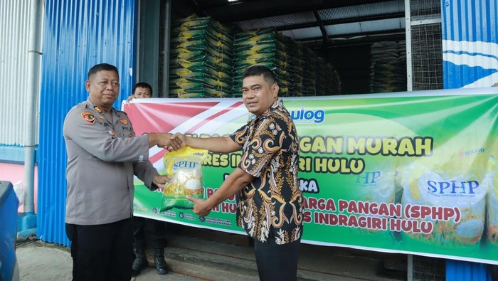 Polres Inhu menggelar operasi pasar di 11 titik pada Jumat (8/8/2025) besok. Beras SPHP dijual Rp 60 ribu  per 5 kilogram.