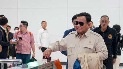 Saat Prabowo Subianto Naik Whoosh 2 Hari Beruntun