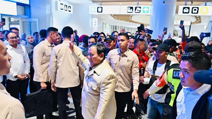 Presiden Prabowo Subianto menggunakan Whoosh untuk menghadiri Konvensi Saintek dan Industri yag dihelat di ITB.