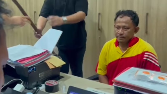 Pria berinisial H ditangkap karena menghajar HM dan IAS, di Cibubur, Ciracas, Jaktim. Kedua korban sempat disekap pelaku di rumahnya sebelum dihajar. (dok Istimewa)