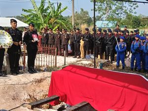 Kapolri Beri Kenaikan Pangkat Luar Biasa ke Polisi Riau Pahlawan Karhutla