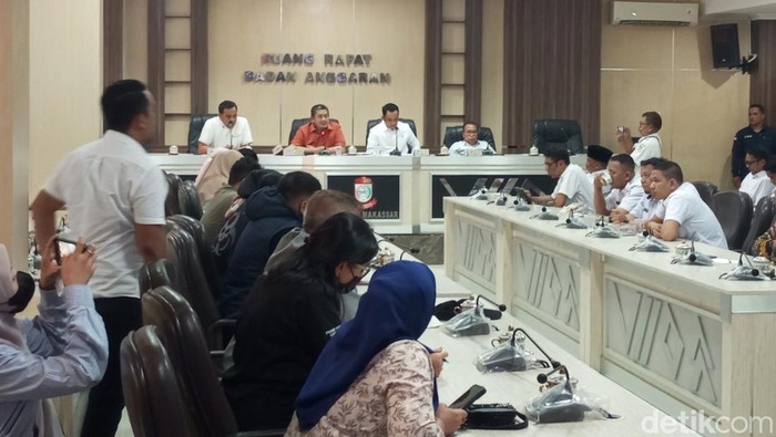 Rapat dengar pendapat (RDP) di DPRD Makassar usai demo warga menolak lokasi PLTSa di Kecamatan Tamalanrea.