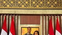 Aktris sekaligus presenter Jessica Iskandar yang akrab disapa Jedar baru saja membagikan kabar bahagia. Sang suami diketahui resmi menjadi warga negara Indonesia (WNI). Foto: Instagram @inijedar