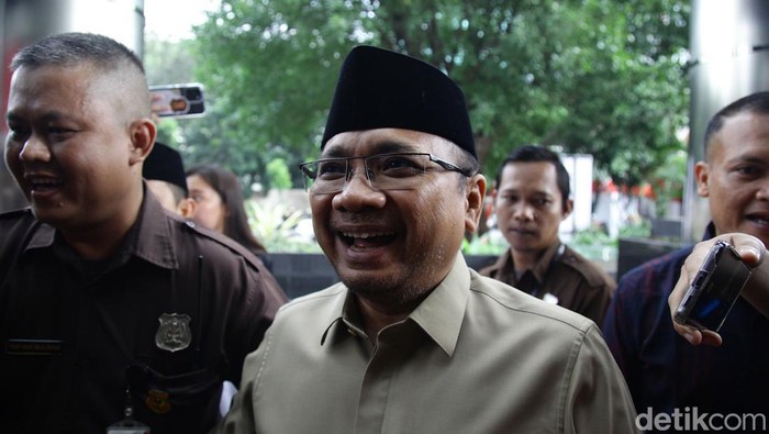 Mantan Menteri Agama (Menag) Yaqut Cholil Qoumas memenuhi panggilan Komisi Pemberantasan Korupsi (KPK). Yaqut bakal diklarifikasi KPK terkait penyelidikan dugaan korupsi kuota haji.

Pantauan detikcom di gedung KPK, Kuningan, Jakarta Selatan, Kamis (7/8/2025), Yaqut tiba sekitar pukul 09.29 WIB.