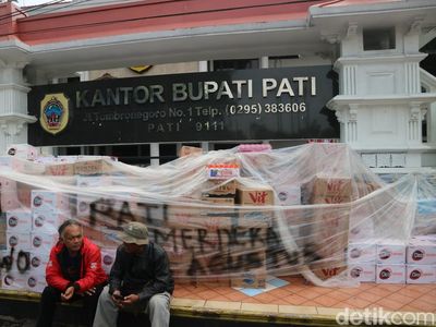 Melimpah! Donasi Tolak PBB Pati Naik 250% Berjejer di Kantor Bupati