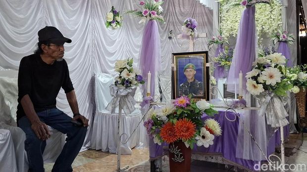 Suasana rumah duka Prada Lucky Chepril Saputra Namo di asrama tentara Kuanino, RT 27, RW 06, Kecamatan Kota Raja, Kota Kupang, NTT, Kamis (7/8/2025). (Foto: Yufengki Bria/detikBali)