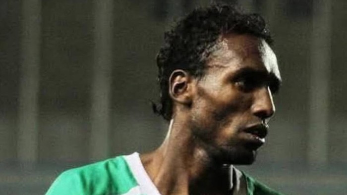 Eks penyerang Timnas Palestina, Suleiman Obaid, tewas dalam serangan Israel ke Gaza. Kabar tewasnya Obaid disampaikan Federasi Sepakbola Palestina (PFA). Pria berusia 41 tahun itu meninggal dalam serangan Israel di Gaza saat hendak menunggu bantuan kemanusiaan hari Rabu (6/8/2025).