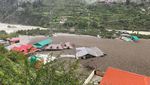 Tanah Longsor dan Banjir Luluhlantakkan Kota Himalaya India