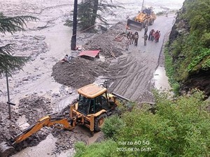 Video: Banjir Bandang Terjang Kashmir India, 60 Orang Tewas
