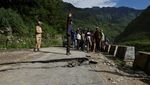 Tanah Longsor Lumpuhkan Akses Jalan di India Utara