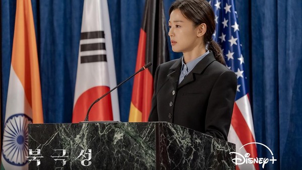 Potret Jun Ji Hyun Jadi Duta Besar PBB di Drakor Tempest