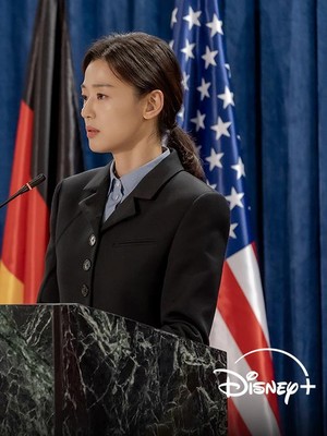 Potret Jun Ji Hyun Jadi Duta Besar PBB di Drakor Tempest