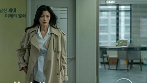 Saat karakter Moon Ju dibuat, penulis skenario Jung Seo Kyung udah ngebayangin sosok Jun Ji Hyun dari awal lo. (Foto: dok. Disney+)
