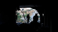 Menurut pernyataan militer Israel, langkah penghancuran dilakukan sebagai bentuk hukuman terhadap pelaku serangan dan sebagai upaya pencegahan terhadap aksi-aksi serupa di masa mendatang. REUTERS/Mussa Qawasma