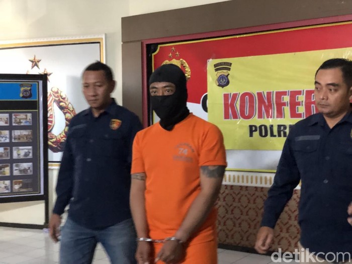 Pelaku penembakan dan Air Gub yang digunakan dihadirkan langsung dalam jumpa pers di Mapolresta Jogja, Kamis (7/8).