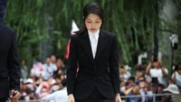 Kim Keon‑Hee meminta maaf kepada publik saat tiba untuk pemeriksaan selama sekitar tujuh jam oleh tim penyidik khusus. Ini adalah penampilan publik pertamanya sejak lebih dari setahun lalu. REUTERS/Kim Hong-Ji