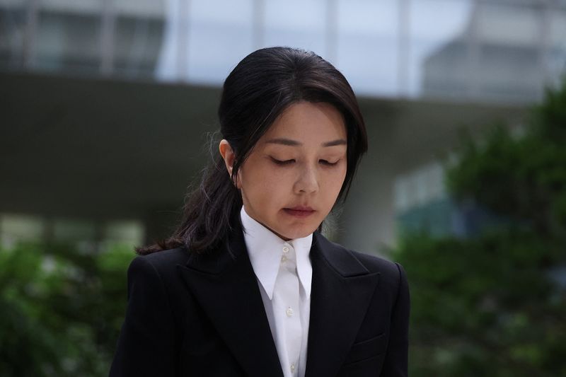 South Korea's former first lady Kim Keon Hee arrives at the special prosecutor's office in Seoul, South Korea, August 6, 2025.  REUTERS/Kim Hong-Ji