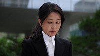 Ia diperiksa atas dugaan menerima hadiah mewah, suap, dan campur tangan politik. Salah satu kasus menyoroti pemberian tas Chanel yang memicu kritik luas. REUTERS/Kim Hong-Ji