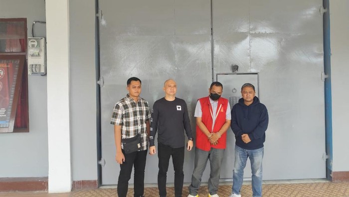 -Tim Kajati Kepri dan Kejari Tanjungpinang tangkap buronan Pengrusakan di Kabupaten Lembata, NTT.(Dok Kejati)