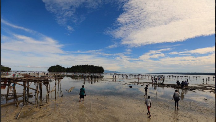 Tradisi tangkap ikan Snap Mor masyarakat Suku Biak