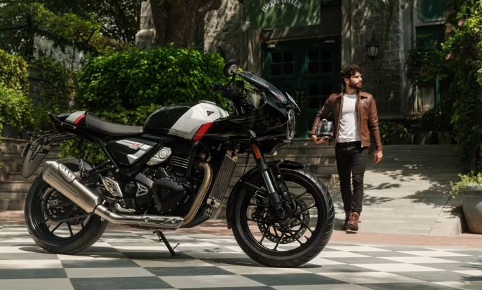 Triumph Thruxton 400.