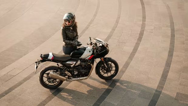 Triumph Thruxton 400.